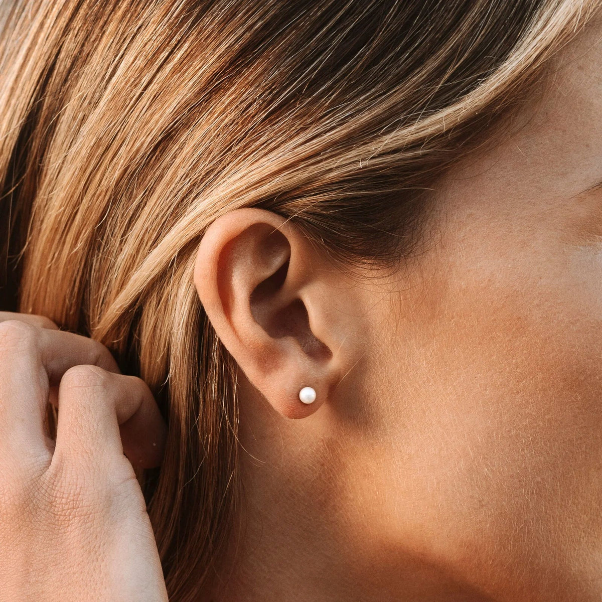 Perla Studs Earrings