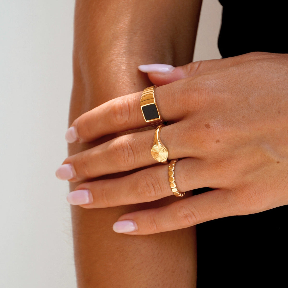 Soleil Signet Ring